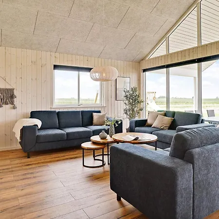 18 Person In Богенсе