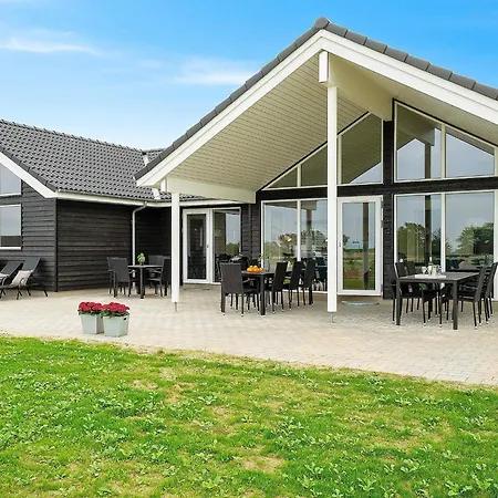 18 Person In Tatil Evi Bogense